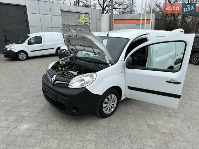 Белый Рено Кенгу, объемом двигателя 1.5 л и пробегом 119 тыс. км за 11900 $, фото 69 на Automoto.ua