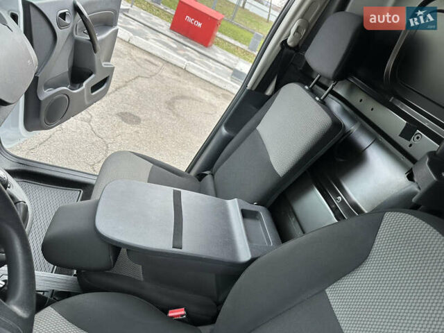 Белый Рено Кенгу, объемом двигателя 1.5 л и пробегом 119 тыс. км за 11900 $, фото 13 на Automoto.ua