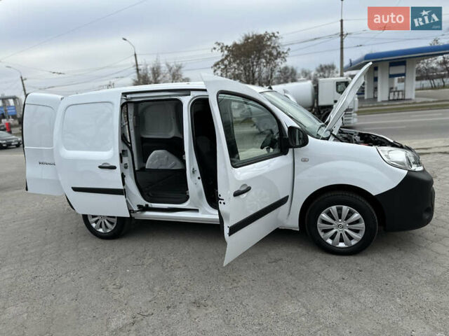 Белый Рено Кенгу, объемом двигателя 1.5 л и пробегом 119 тыс. км за 11900 $, фото 57 на Automoto.ua
