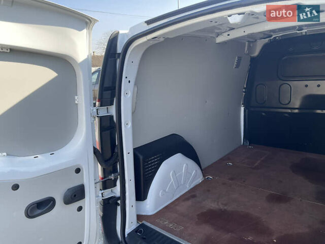 Белый Рено Кенгу, объемом двигателя 1.5 л и пробегом 144 тыс. км за 13900 $, фото 39 на Automoto.ua