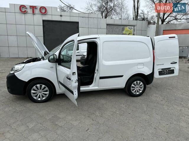 Белый Рено Кенгу, объемом двигателя 1.5 л и пробегом 119 тыс. км за 11900 $, фото 67 на Automoto.ua