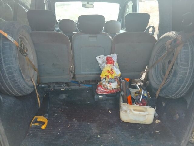 Белый Рено Кенгу, объемом двигателя 0 л и пробегом 328 тыс. км за 2000 $, фото 4 на Automoto.ua