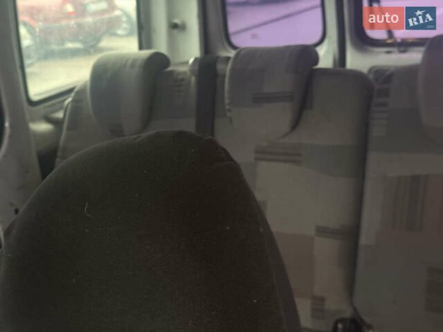 Белый Рено Кенгу, объемом двигателя 1.39 л и пробегом 300 тыс. км за 1700 $, фото 8 на Automoto.ua