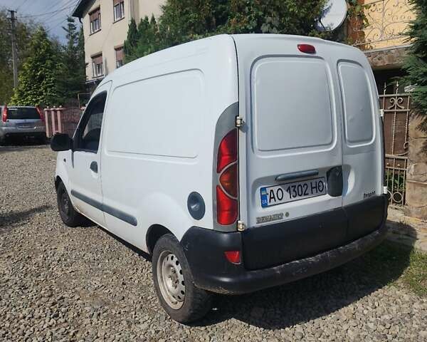 Белый Рено Кенгу, объемом двигателя 1.15 л и пробегом 300 тыс. км за 1550 $, фото 4 на Automoto.ua
