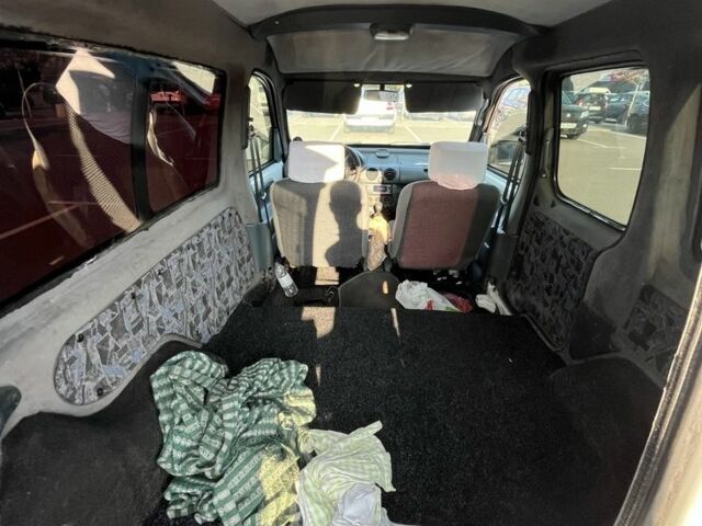 Белый Рено Кенгу, объемом двигателя 1.9 л и пробегом 267 тыс. км за 2000 $, фото 4 на Automoto.ua