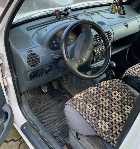 Белый Рено Кенгу, объемом двигателя 1.87 л и пробегом 300 тыс. км за 2250 $, фото 2 на Automoto.ua