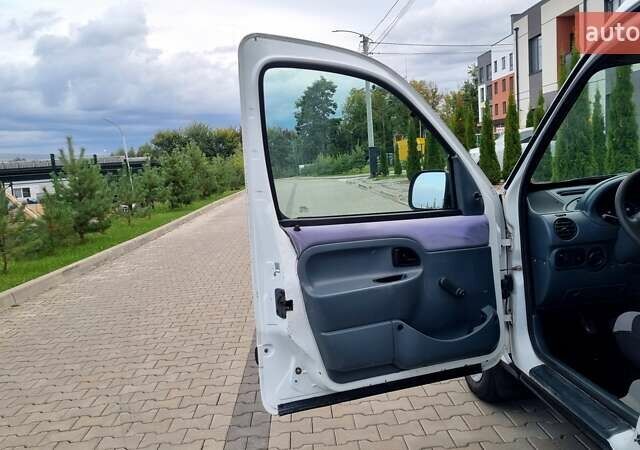 Белый Рено Кенгу, объемом двигателя 1.2 л и пробегом 400 тыс. км за 2550 $, фото 18 на Automoto.ua