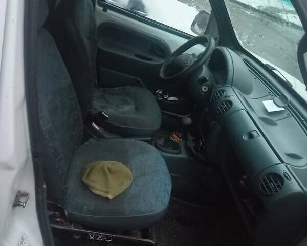 Белый Рено Кенгу, объемом двигателя 1.9 л и пробегом 400 тыс. км за 1700 $, фото 4 на Automoto.ua