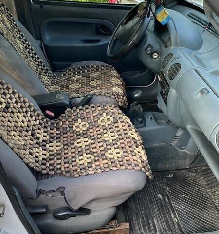 Белый Рено Кенгу, объемом двигателя 1.87 л и пробегом 300 тыс. км за 2250 $, фото 10 на Automoto.ua