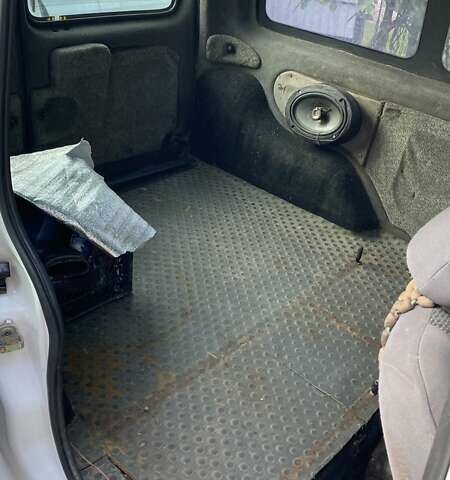 Белый Рено Кенгу, объемом двигателя 1.87 л и пробегом 300 тыс. км за 2250 $, фото 8 на Automoto.ua