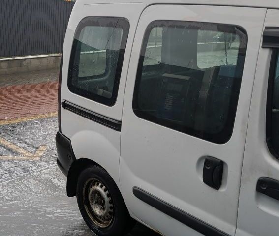 Белый Рено Кенгу, объемом двигателя 1.9 л и пробегом 290 тыс. км за 1499 $, фото 22 на Automoto.ua