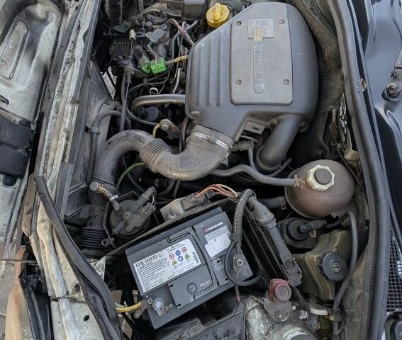 Белый Рено Кенгу, объемом двигателя 1.9 л и пробегом 290 тыс. км за 1499 $, фото 19 на Automoto.ua