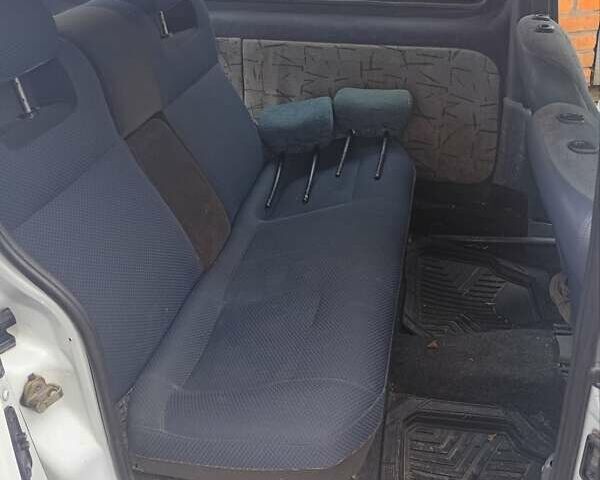 Белый Рено Кенгу, объемом двигателя 1.9 л и пробегом 470 тыс. км за 3200 $, фото 4 на Automoto.ua