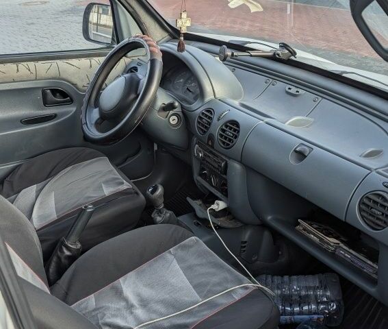 Белый Рено Кенгу, объемом двигателя 1.9 л и пробегом 290 тыс. км за 1499 $, фото 15 на Automoto.ua