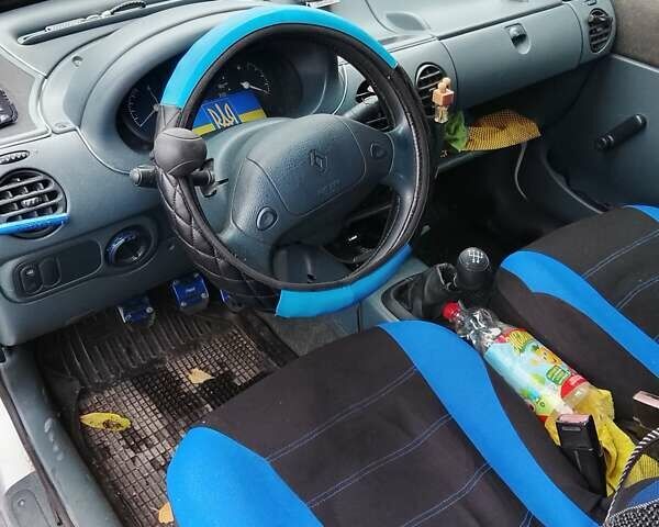 Белый Рено Кенгу, объемом двигателя 1.15 л и пробегом 150 тыс. км за 2200 $, фото 13 на Automoto.ua