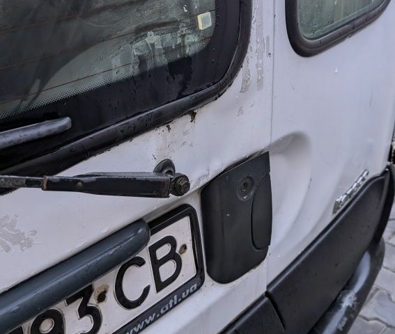 Белый Рено Кенгу, объемом двигателя 1.9 л и пробегом 290 тыс. км за 1499 $, фото 6 на Automoto.ua