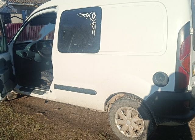 Белый Рено Кенгу, объемом двигателя 0 л и пробегом 350 тыс. км за 2600 $, фото 2 на Automoto.ua