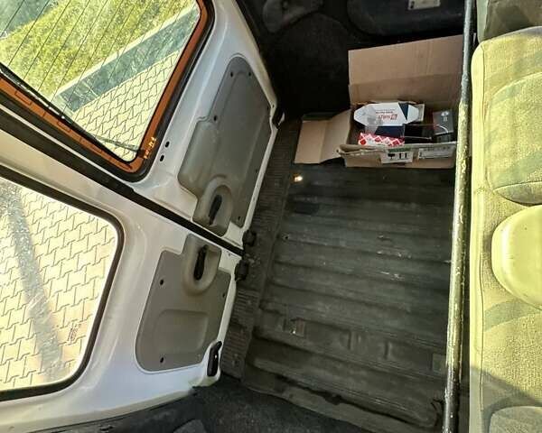 Белый Рено Кенгу, объемом двигателя 1.9 л и пробегом 251 тыс. км за 2650 $, фото 27 на Automoto.ua