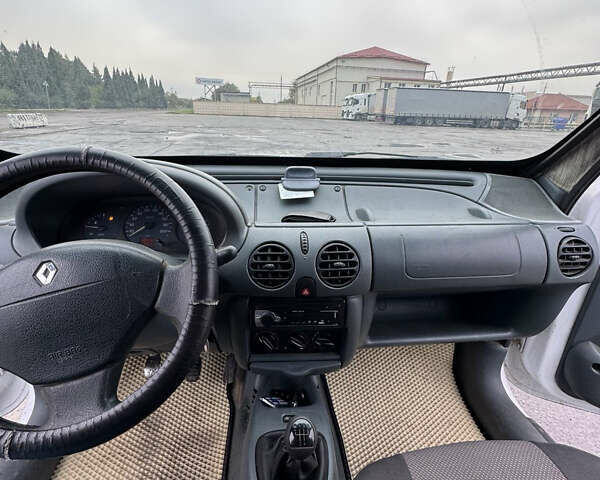 Белый Рено Кенгу, объемом двигателя 1.87 л и пробегом 352 тыс. км за 2350 $, фото 12 на Automoto.ua