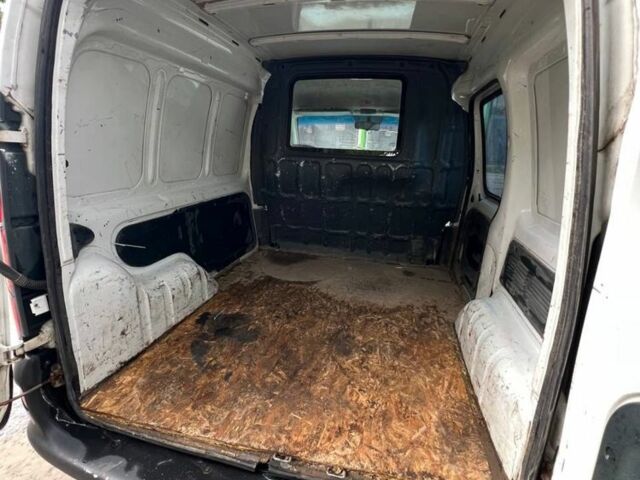 Белый Рено Кенгу, объемом двигателя 1.9 л и пробегом 306 тыс. км за 2000 $, фото 4 на Automoto.ua