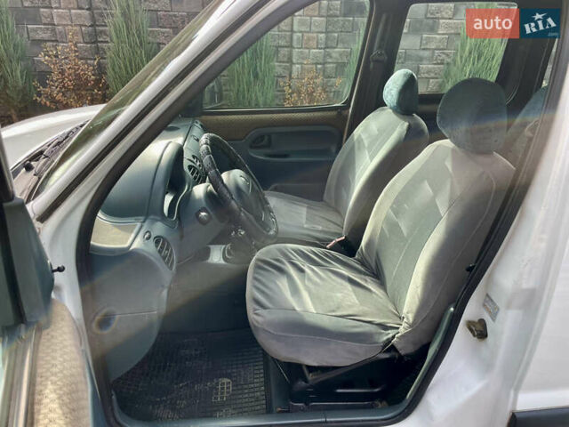 Білий Рено Кєнгу, об'ємом двигуна 1.4 л та пробігом 300 тис. км за 2850 $, фото 14 на Automoto.ua