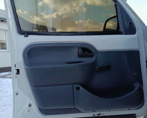 Белый Рено Кенгу, объемом двигателя 1.9 л и пробегом 321 тыс. км за 2700 $, фото 6 на Automoto.ua