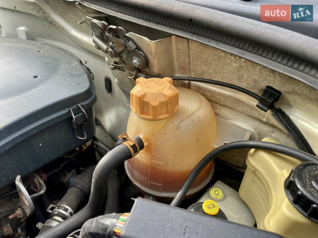 Білий Рено Кєнгу, об'ємом двигуна 1.4 л та пробігом 300 тис. км за 2850 $, фото 29 на Automoto.ua