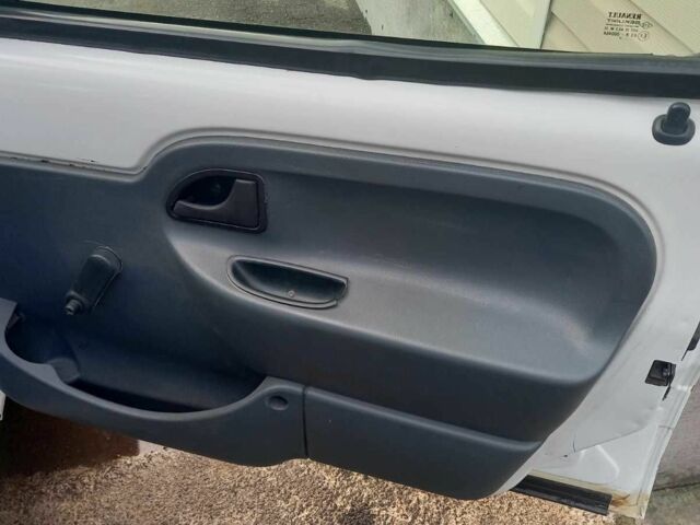 Білий Рено Кєнгу, об'ємом двигуна 1.9 л та пробігом 355 тис. км за 2900 $, фото 4 на Automoto.ua