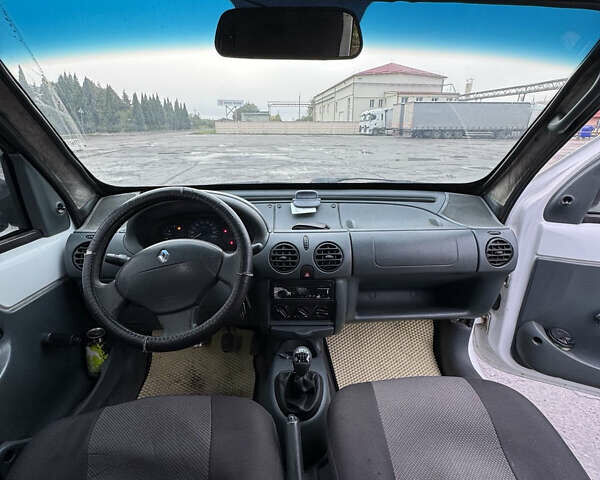 Белый Рено Кенгу, объемом двигателя 1.87 л и пробегом 352 тыс. км за 2350 $, фото 11 на Automoto.ua
