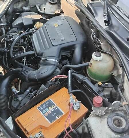 Белый Рено Кенгу, объемом двигателя 1.9 л и пробегом 200 тыс. км за 1650 $, фото 3 на Automoto.ua