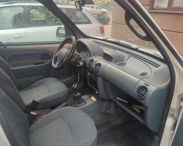 Белый Рено Кенгу, объемом двигателя 1.87 л и пробегом 267 тыс. км за 2400 $, фото 11 на Automoto.ua