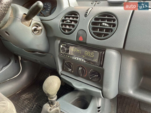 Білий Рено Кєнгу, об'ємом двигуна 1.4 л та пробігом 300 тис. км за 2850 $, фото 18 на Automoto.ua