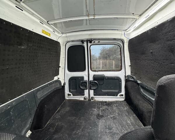 Белый Рено Кенгу, объемом двигателя 1.87 л и пробегом 352 тыс. км за 2350 $, фото 10 на Automoto.ua
