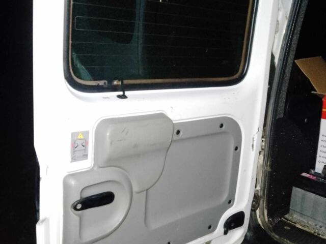 Белый Рено Кенгу, объемом двигателя 1.9 л и пробегом 185 тыс. км за 2150 $, фото 3 на Automoto.ua