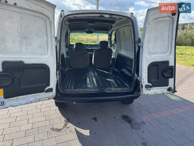Белый Рено Кенгу, объемом двигателя 1.9 л и пробегом 279 тыс. км за 1749 $, фото 7 на Automoto.ua