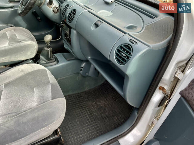 Білий Рено Кєнгу, об'ємом двигуна 1.4 л та пробігом 300 тис. км за 2850 $, фото 21 на Automoto.ua