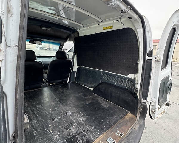 Белый Рено Кенгу, объемом двигателя 1.87 л и пробегом 352 тыс. км за 2350 $, фото 9 на Automoto.ua