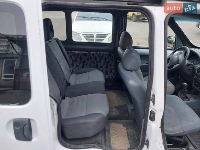 Белый Рено Кенгу, объемом двигателя 1.87 л и пробегом 250 тыс. км за 3000 $, фото 13 на Automoto.ua