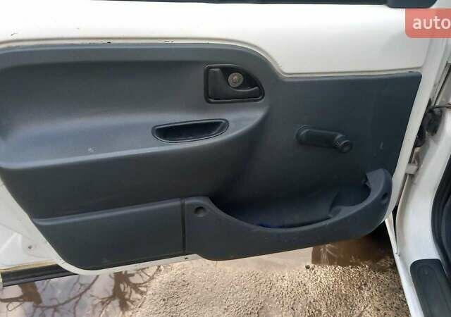 Белый Рено Кенгу, объемом двигателя 1.9 л и пробегом 355 тыс. км за 2900 $, фото 6 на Automoto.ua