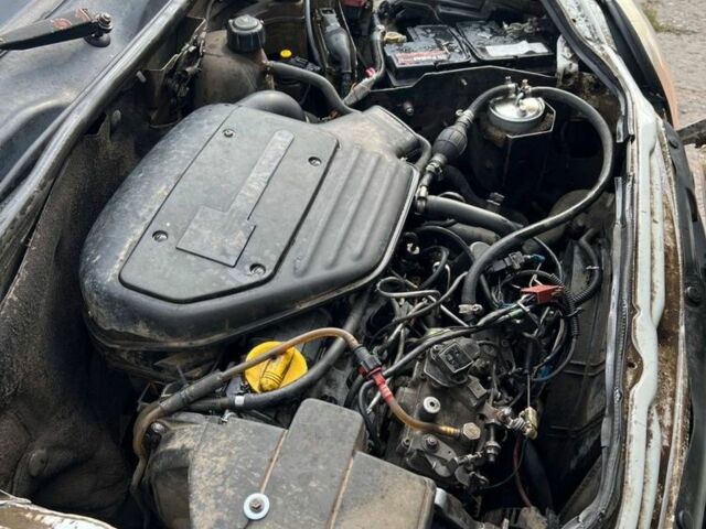 Белый Рено Кенгу, объемом двигателя 1.9 л и пробегом 306 тыс. км за 2000 $, фото 7 на Automoto.ua