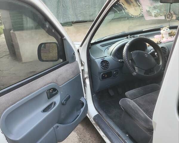Белый Рено Кенгу, объемом двигателя 1.87 л и пробегом 200 тыс. км за 3000 $, фото 5 на Automoto.ua
