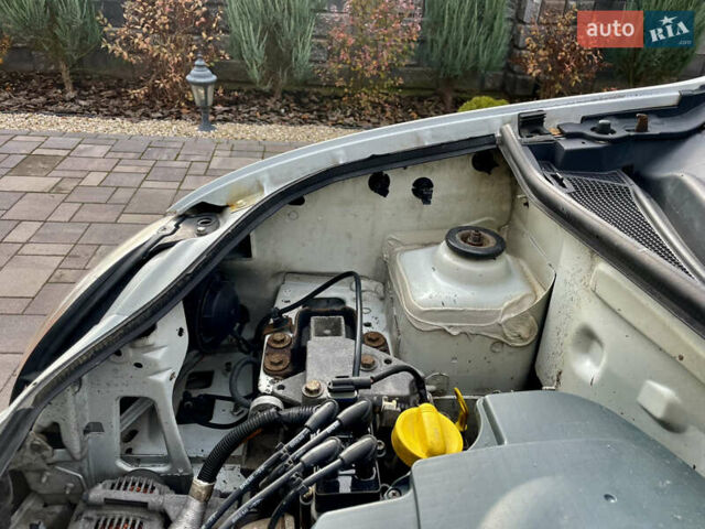 Білий Рено Кєнгу, об'ємом двигуна 1.4 л та пробігом 300 тис. км за 2850 $, фото 32 на Automoto.ua