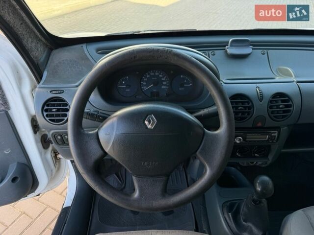 Белый Рено Кенгу, объемом двигателя 1.5 л и пробегом 360 тыс. км за 2350 $, фото 23 на Automoto.ua