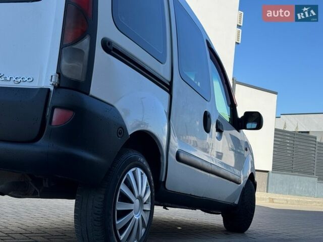 Белый Рено Кенгу, объемом двигателя 1.5 л и пробегом 360 тыс. км за 2350 $, фото 15 на Automoto.ua