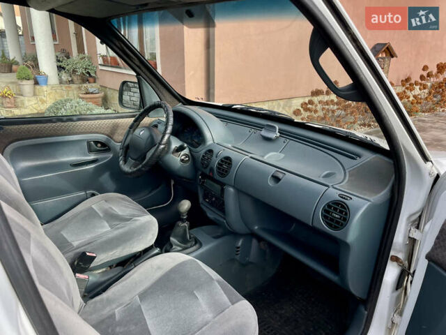 Білий Рено Кєнгу, об'ємом двигуна 1.4 л та пробігом 300 тис. км за 2850 $, фото 17 на Automoto.ua