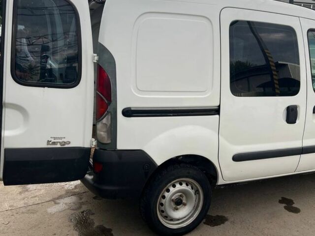 Белый Рено Кенгу, объемом двигателя 1.9 л и пробегом 306 тыс. км за 2000 $, фото 2 на Automoto.ua