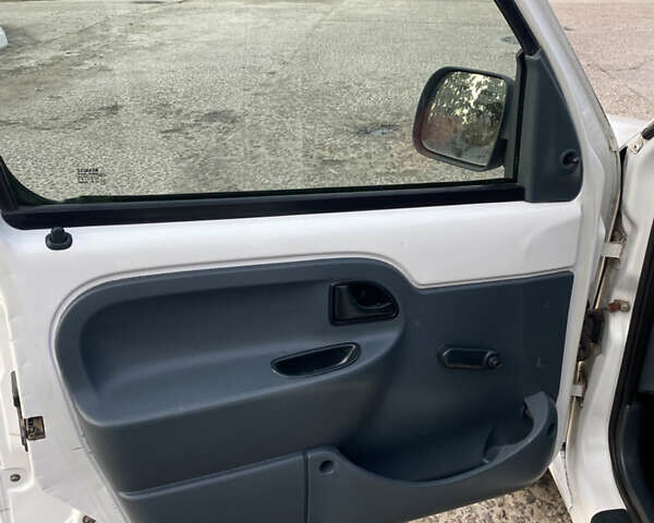 Белый Рено Кенгу, объемом двигателя 1.9 л и пробегом 300 тыс. км за 2800 $, фото 13 на Automoto.ua