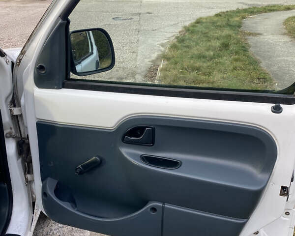 Белый Рено Кенгу, объемом двигателя 1.9 л и пробегом 300 тыс. км за 2800 $, фото 12 на Automoto.ua