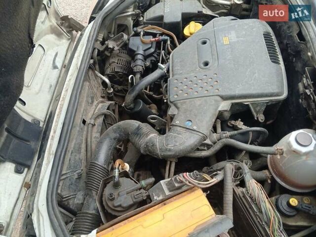 Белый Рено Кенгу, объемом двигателя 1.9 л и пробегом 340 тыс. км за 2850 $, фото 6 на Automoto.ua