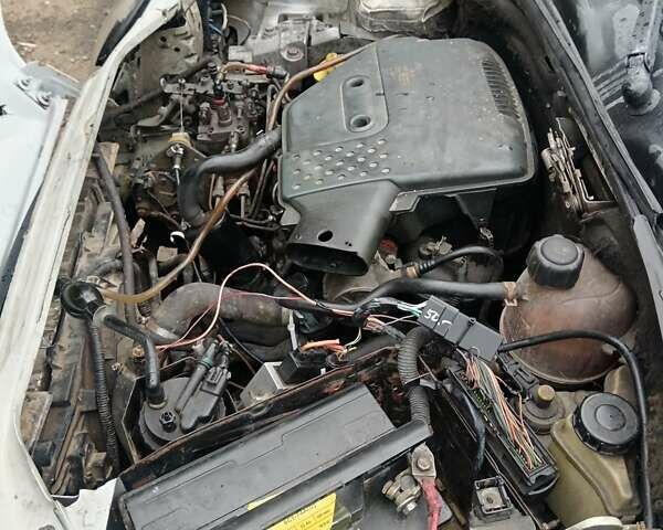 Белый Рено Кенгу, объемом двигателя 1.9 л и пробегом 400 тыс. км за 2100 $, фото 5 на Automoto.ua